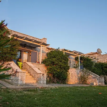 Alojamento de Acomodação e Pequeno-almoço Sto Spiti Pigi (West Mani)